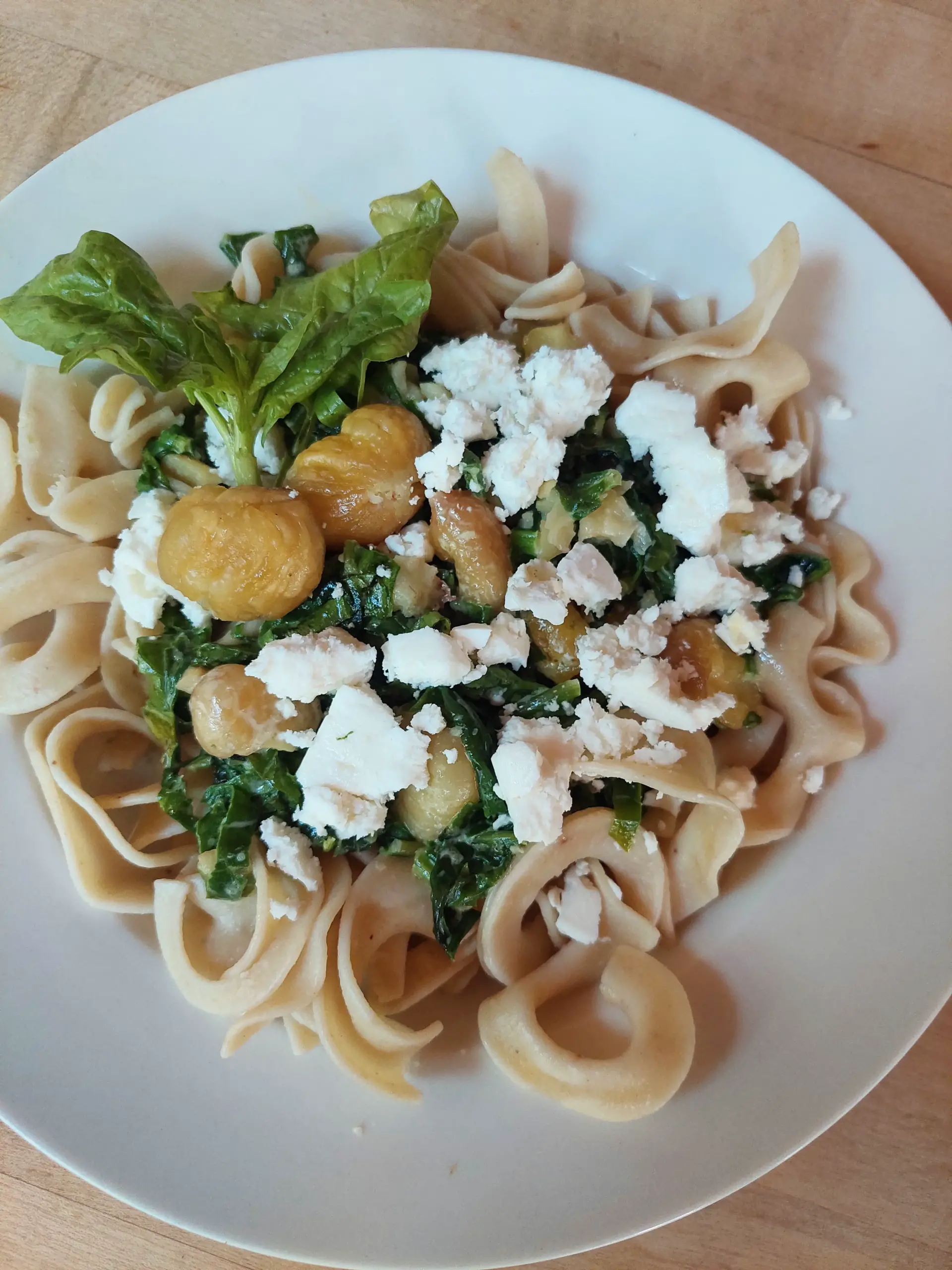 Kastaniennudeln mit Spinat und Kastanien