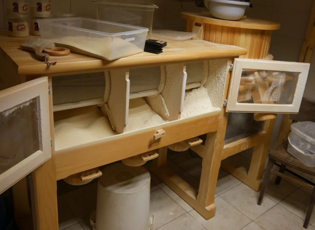 Kastanienmühle mit angebauter Schälmaschine