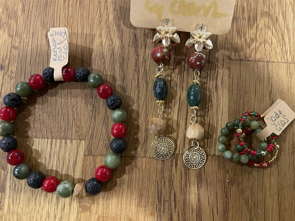 Schmuck aus Kastanienholz