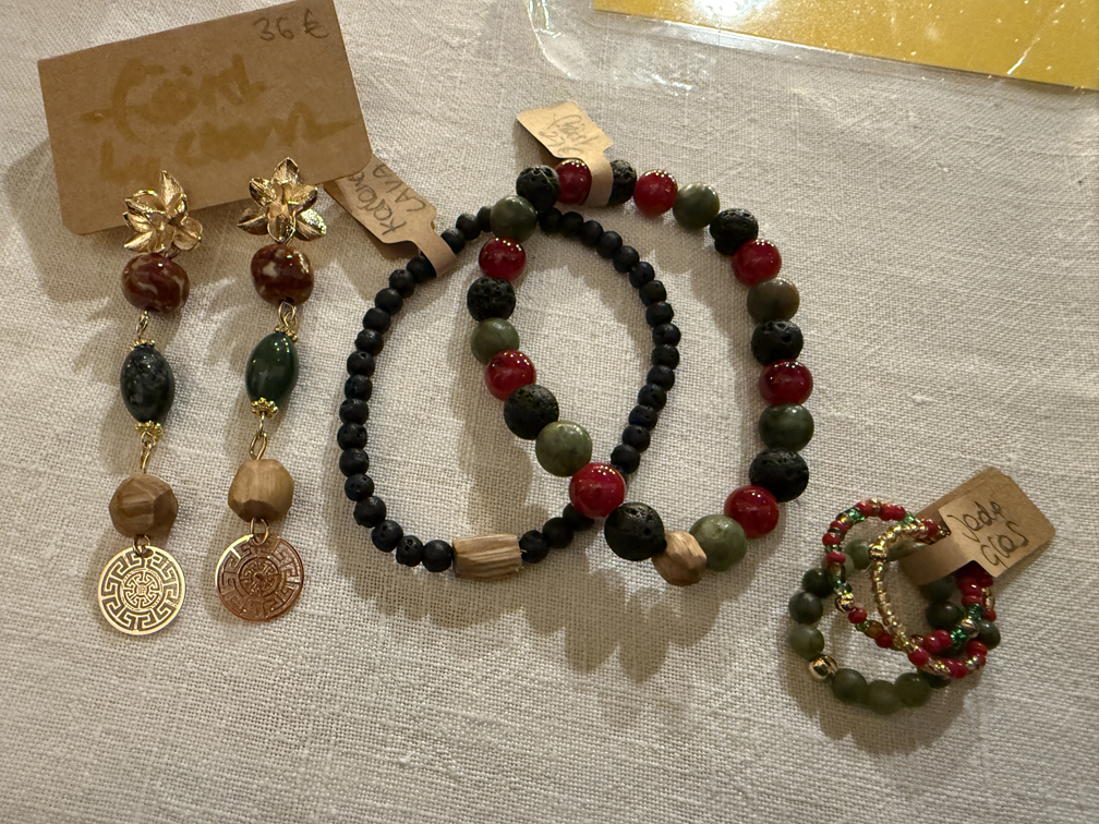 Schmuck aus Kastanienholz